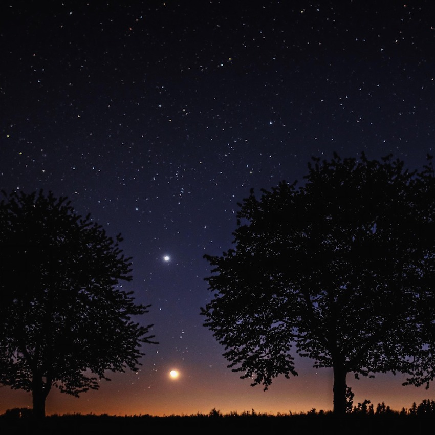 monika zjawińska, kwiecień 2025, wiadomości astrologiczne, horoskop miesięczny astrologiczny